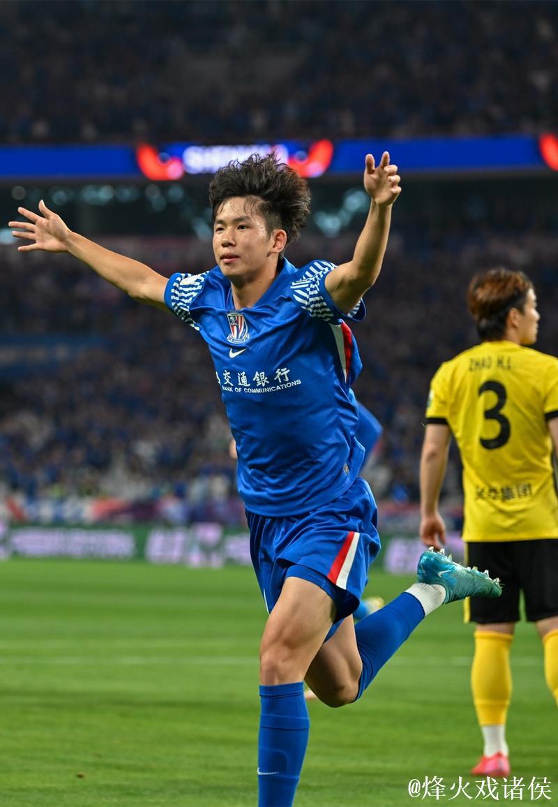 王钰栋:获最佳新人是运气好。留洋?保密! 王钰栋:获最佳新人是运气好。留洋?保密!